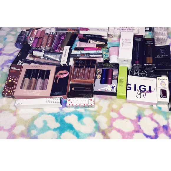 Absolutely Perfect Makeup Bundle - Picture 5 of 11